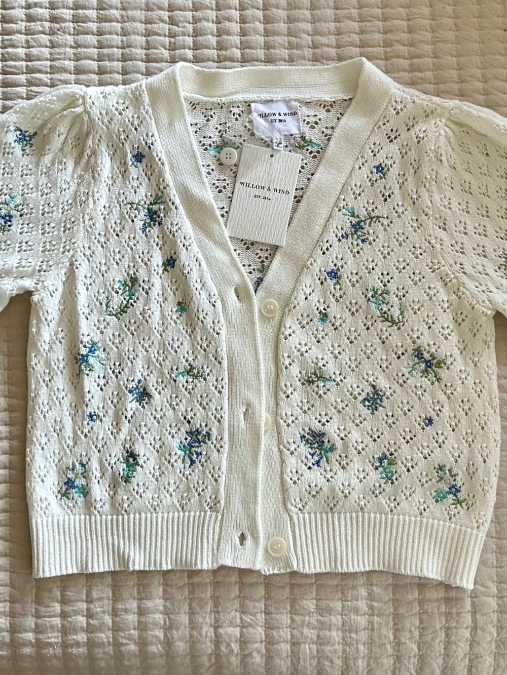 NWT Women’s WILLOW & WIND Ivory Pointelle CARDIGAN w/Blue Flowers Sz Med. COTTON